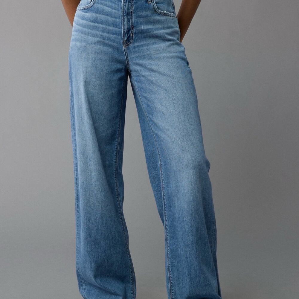 American Eagle Dreamy Drape Super High Waisted Baggy Wide Leg Jeans Size 2